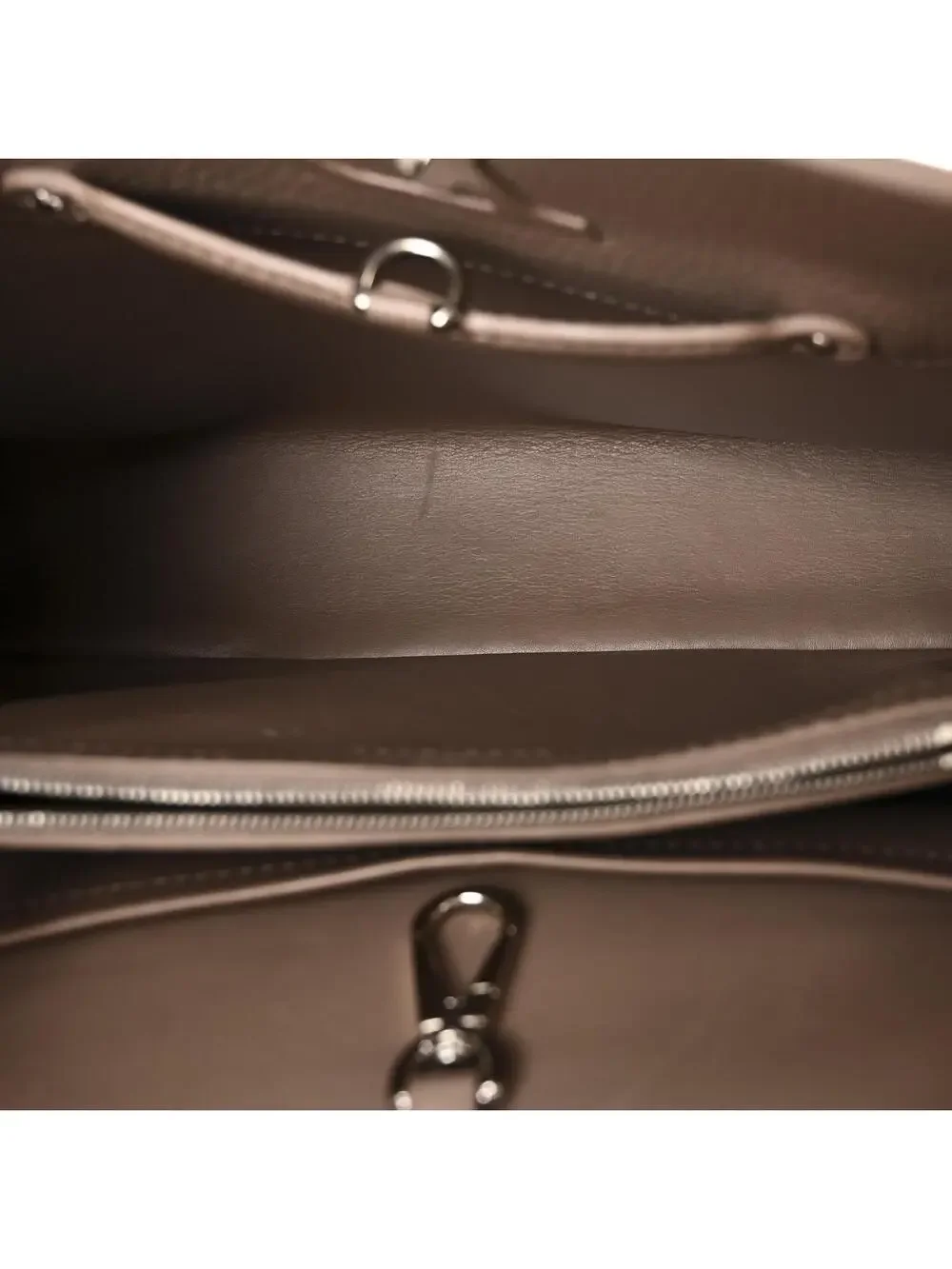 Louis Vuitton Taurillon Capucines Mm #360674L17B